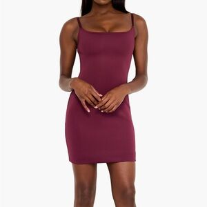 Good American Sculpting Scoop Cami Dress Oxblood Size M NWT
